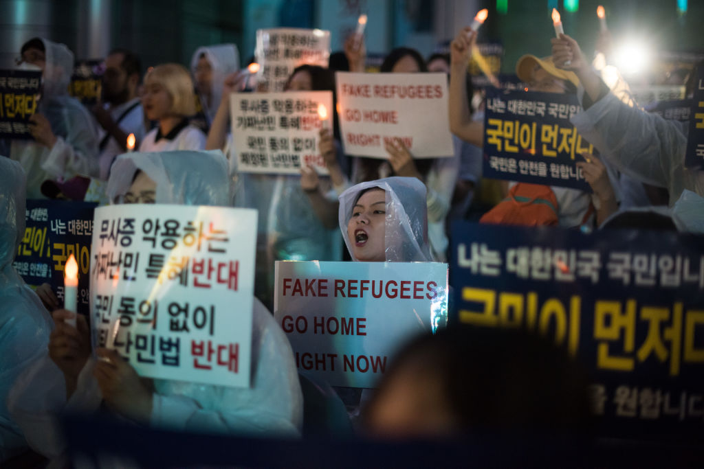 الكوريون الجنوبيون يشاركون في مظاهرة ضد وصول اللاجئين اليمنيين 
ED JONES/AFP/Getty Images