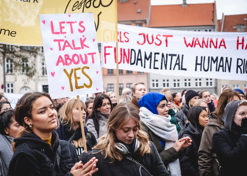 مظاهرة في الدنمارك للمطالبة بقوانين بشأن الاغتصاب قائمة على التراضي. © Jonas Persson