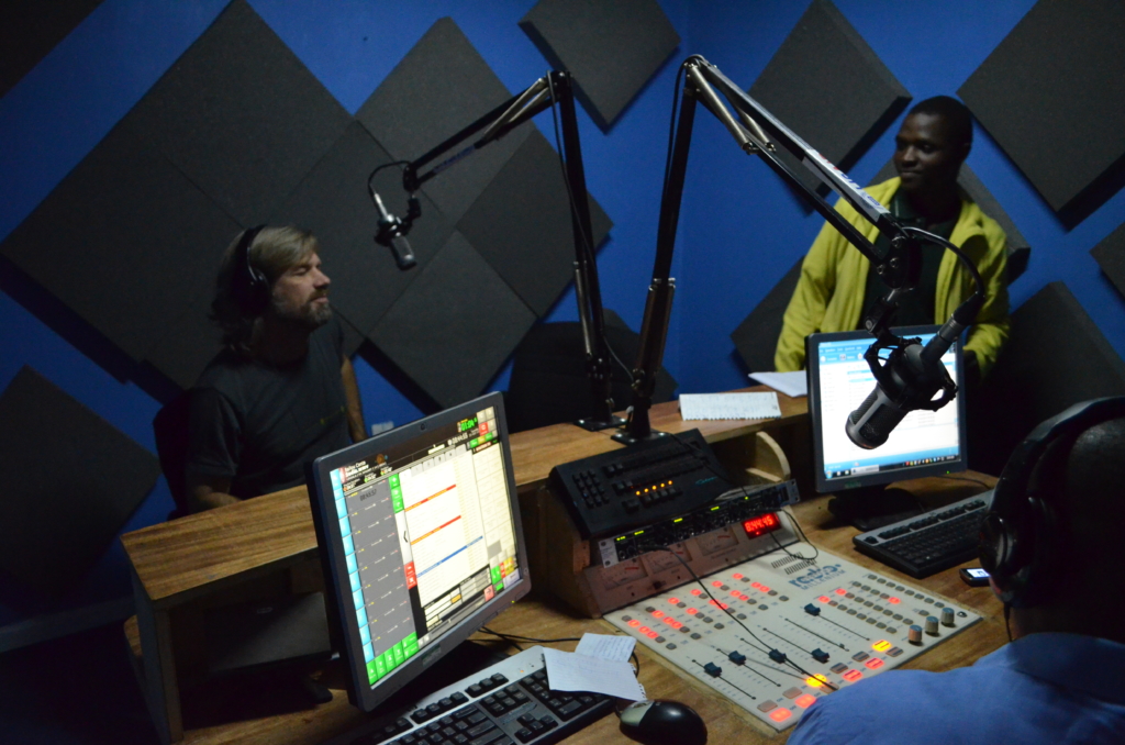 Radio show hosts live debates on human rights and the police in Kenyan slum