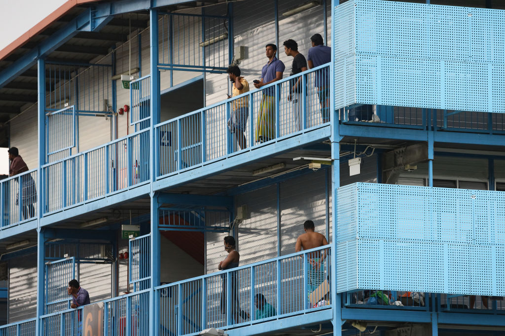 Singapore Over 20 000 Migrant Workers In Quarantine Must Be Protected 