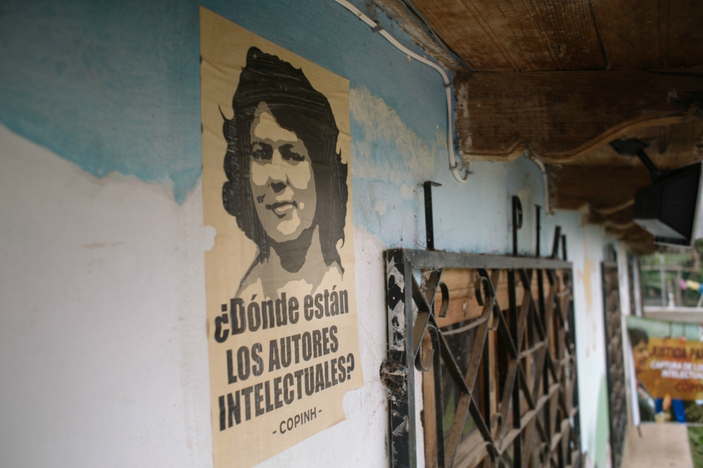 Despite the investigation that has led to detention of eight suspected perpetrators, the question of who may have ordered the murder remains unanswered. “Two years on from Berta Cáceres’ tragic death, the failure to resolve this case and bring all those responsible to justice sends a chilling message that human rights defenders can be killed with impunity if they dare question those with power in Honduras,” said Erika Guevara Rosas, Americas Director at Amnesty International. “Real justice for Berta also means going after those who ordered her killing, something that this outrageously flawed investigation has failed to do. By not taking action, Honduran authorities are also failing in their obligation to protect human rights defenders from further attacks.” © Amnesty International/Sergio Ortiz