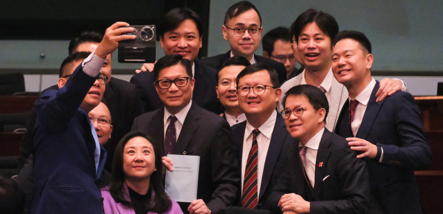 Hong Kong lawmakers take selfie
