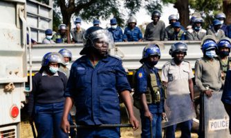 Zimbabwe: Authorities must end massive crackdown on dissent before SADC summit