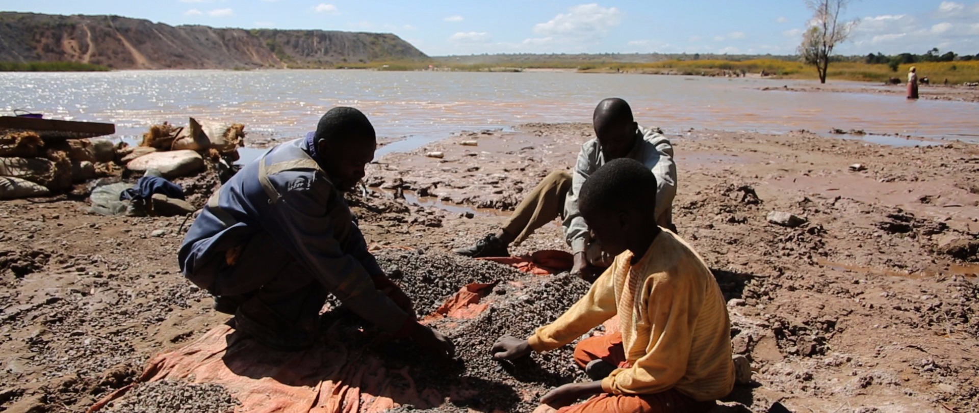 Cobalto rojo”: los teléfonos inteligentes y los autos eléctricos dependen  de minerales tóxicos extraídos en el Congo por menores de edad