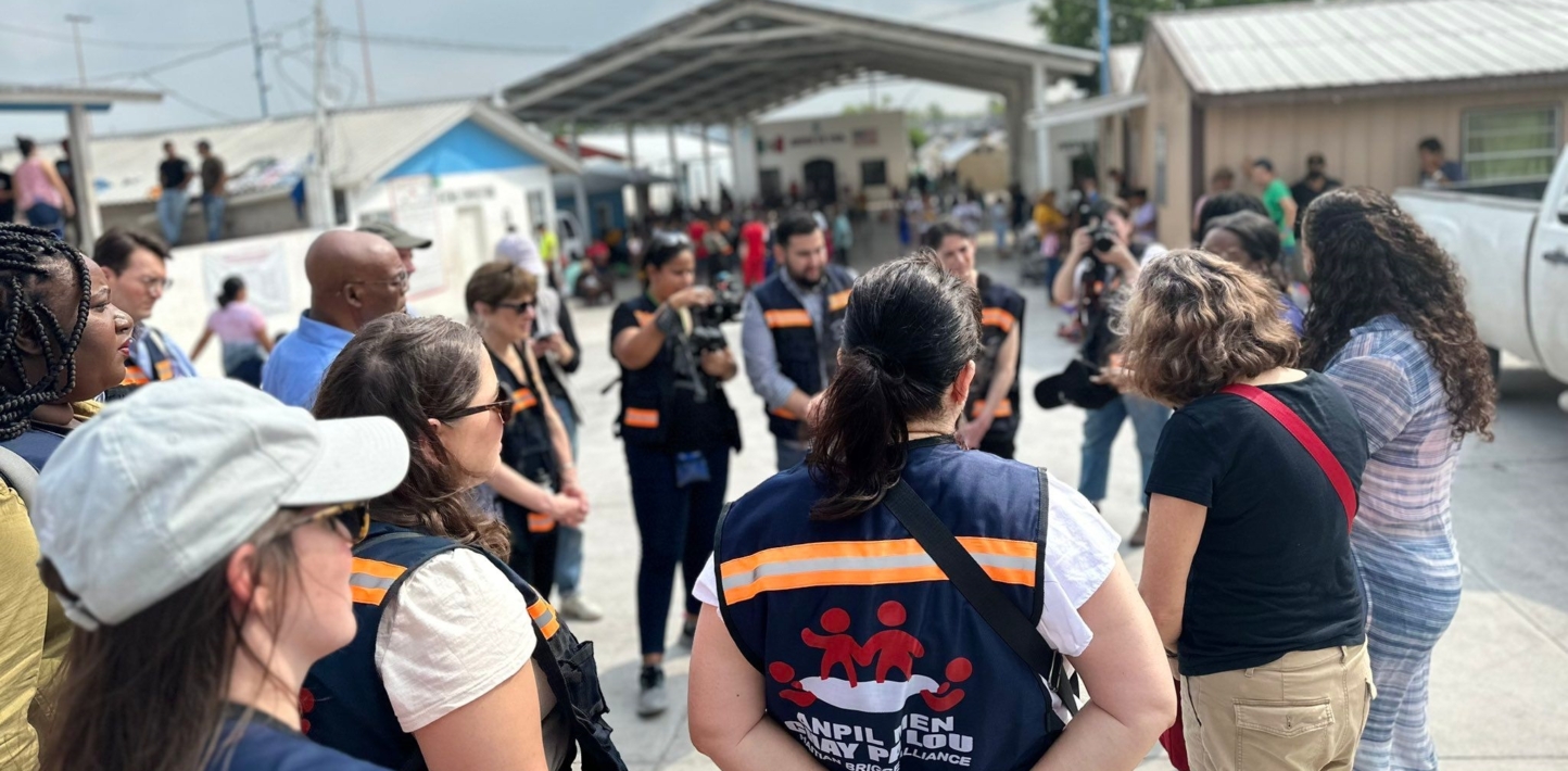 Estados Unidos En la frontera, una delegación humanitaria es testigo