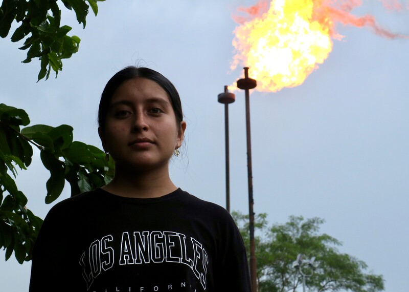 Denisse tiene 15 años, es estudiante y entrena taekwondo. Su único deseo es ver las bengalas apagadas para sentir “la tranquilidad de que no van a seguir haciendo el daño que están haciendo a la salud de las personas”.