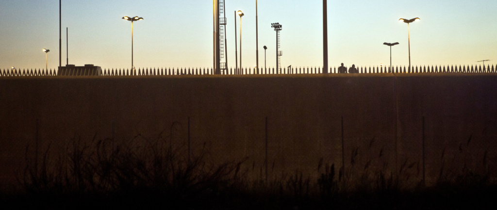 Italia: l’abuso della detenzione legata all’immigrazione in condizioni punitive priva le persone della loro libertà e dignità