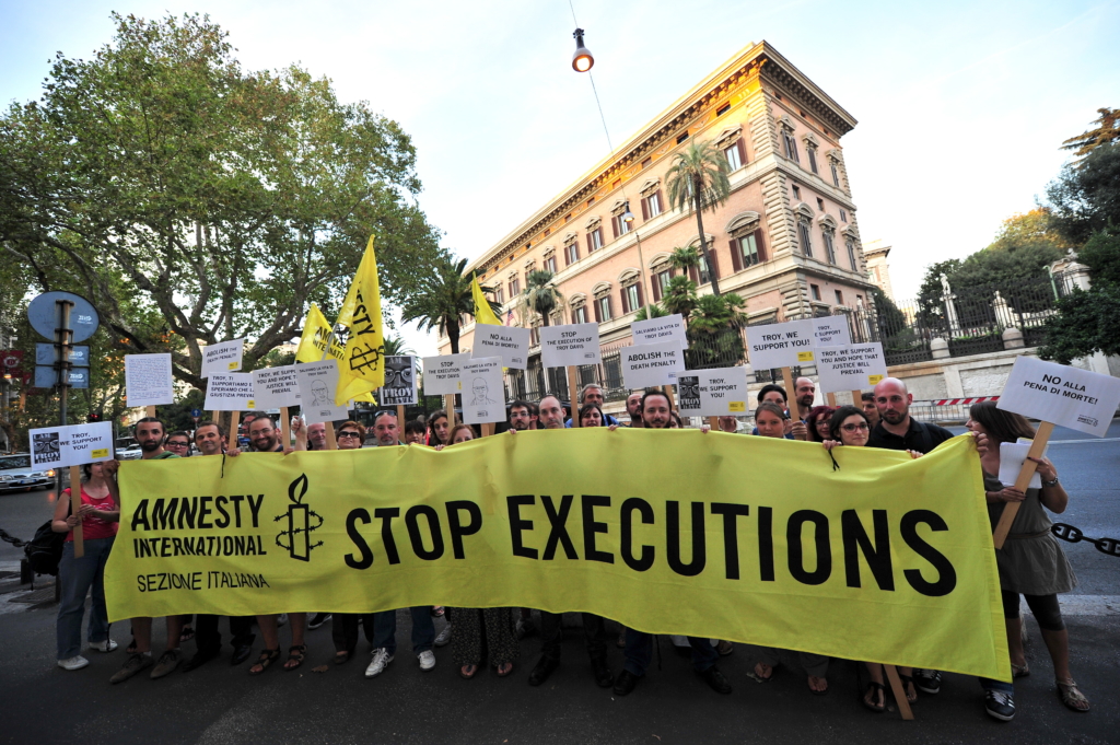 Simpatizantes de Amnistía Internacional hacen campaña por la erradicación de la pena de muerte. Fotografía: AFP/Getty Images