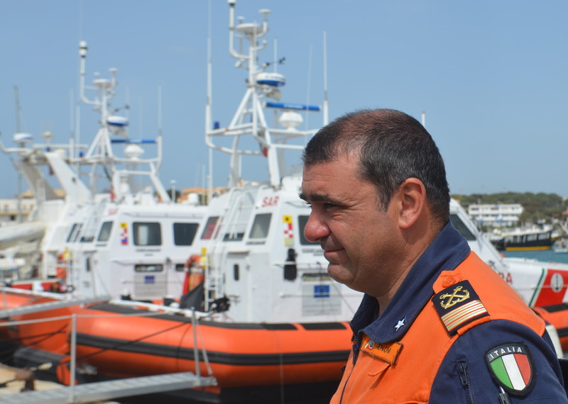 El puesto de la guardia costera de Lampedusa sigue respondiendo con valentía a las llamadas de socorro, pero la crisis supera considerablemente su capacidad de ayudar. © Amnesty International