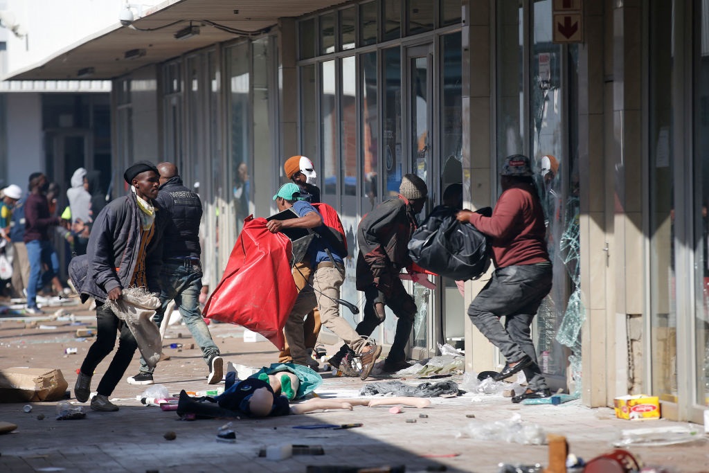 Sudáfrica Violencia persistente, saqueos, destrucción de propiedades y