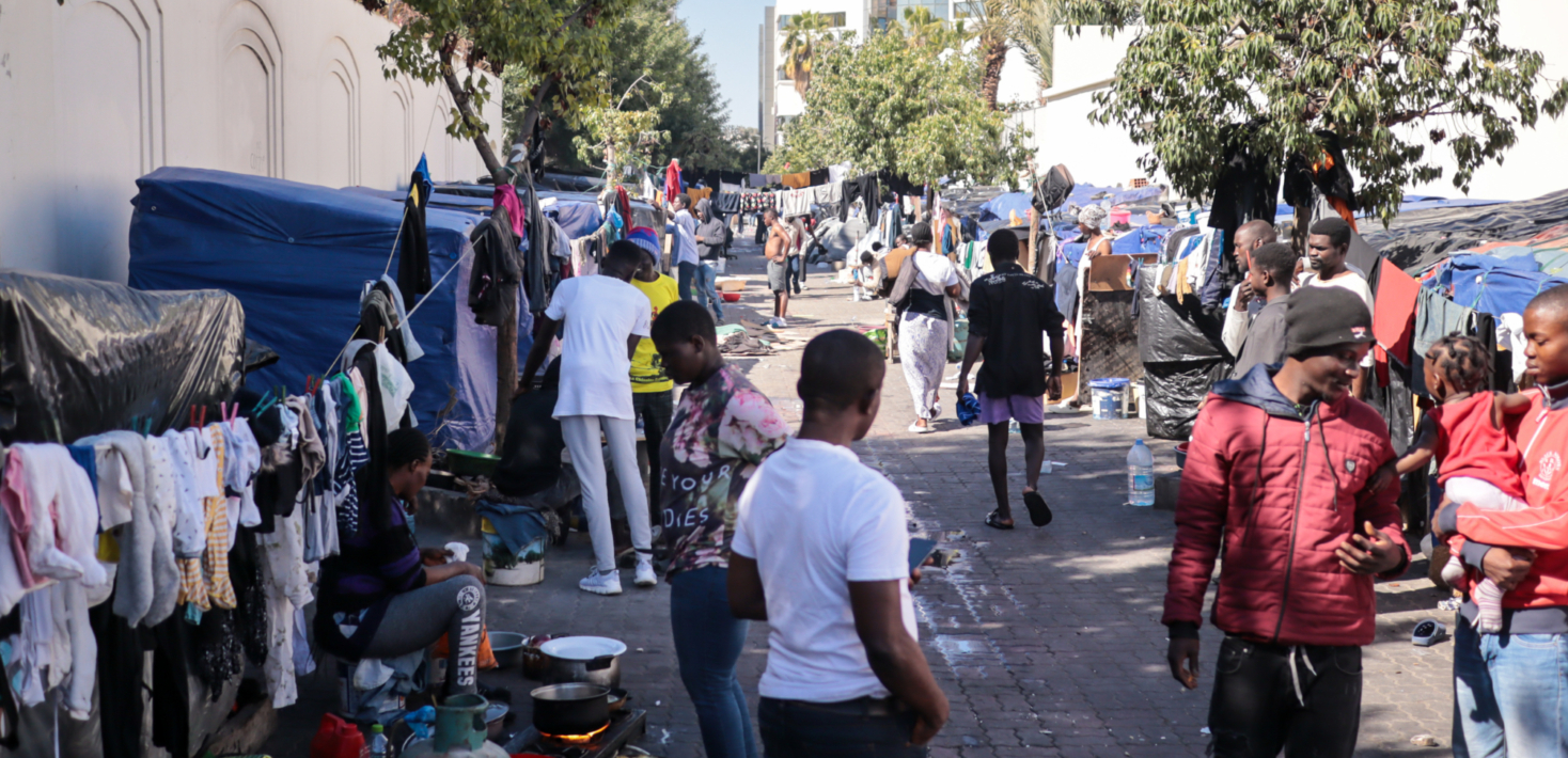 Photo prise dans une rue de Tunisie où vivent des personnes migrantes arrivées illégalement depuis l'Afrique subsaharienne.