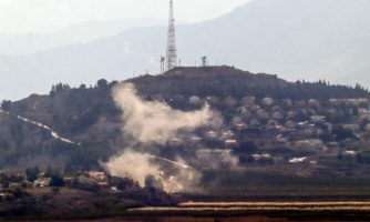 Israël. Le Hezbollah utilise des armes imprécises par nature pour mener des attaques illégales, bafouant le droit international